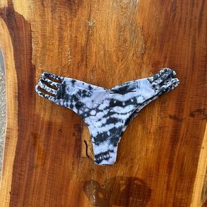 Sand Cloud blue tie dye bottom. Size small
